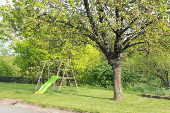 Jeux pour enfants devant les Gîtes